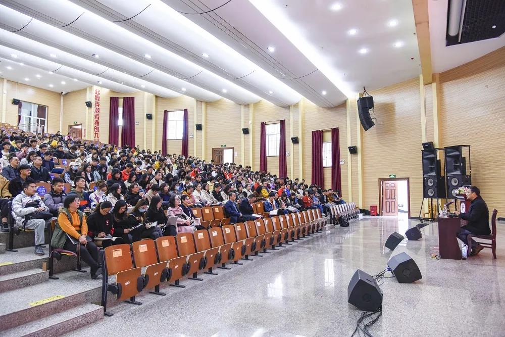 云南经济管理学院举行党的十九届五中全会精神宣讲会暨“万名党员进党校”集中培训3.jpg 云南经济管理学院举行党的十九届五中全会精神宣讲会暨“万名党员进党校”集中培训3.jpg