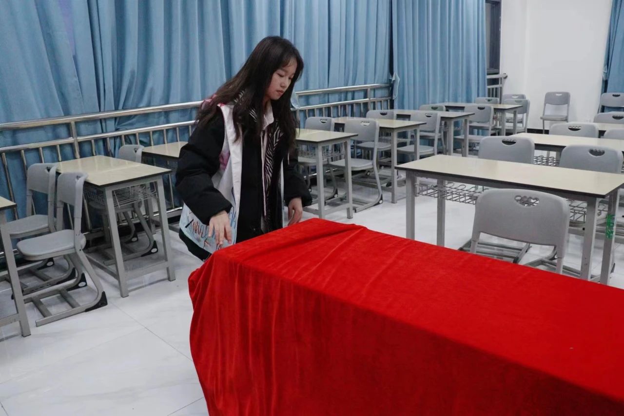 【创美艺传】志愿服务，你我同行——青年志愿者协会助力艺术与传媒学院首届全国大学生职业规划大赛院级赛 第 3 张