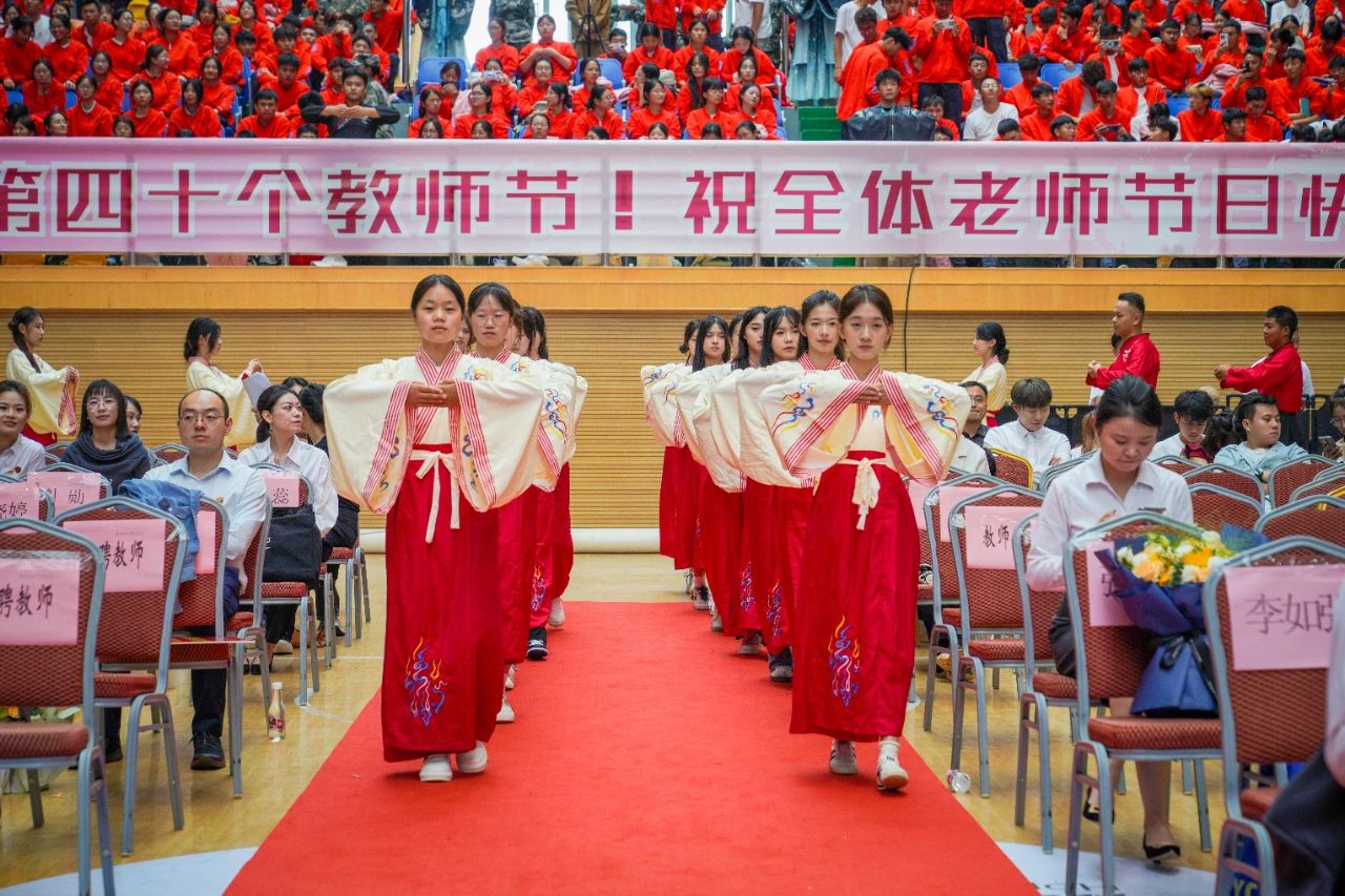 表彰!致敬经管老师! 第 30 张 表彰!致敬经管老师! 第 30 张