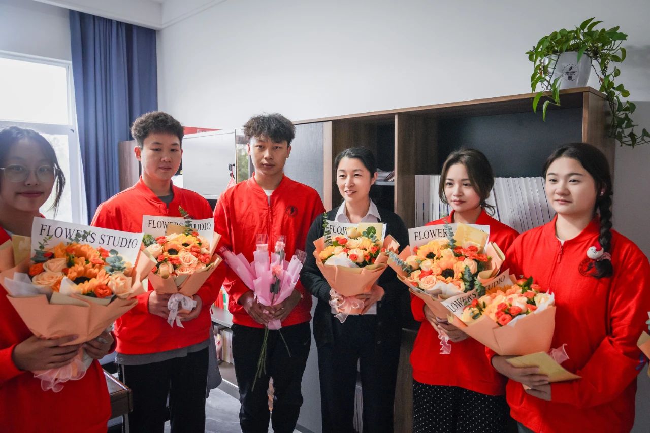 表彰!致敬经管老师! 第 43 张 表彰!致敬经管老师! 第 43 张