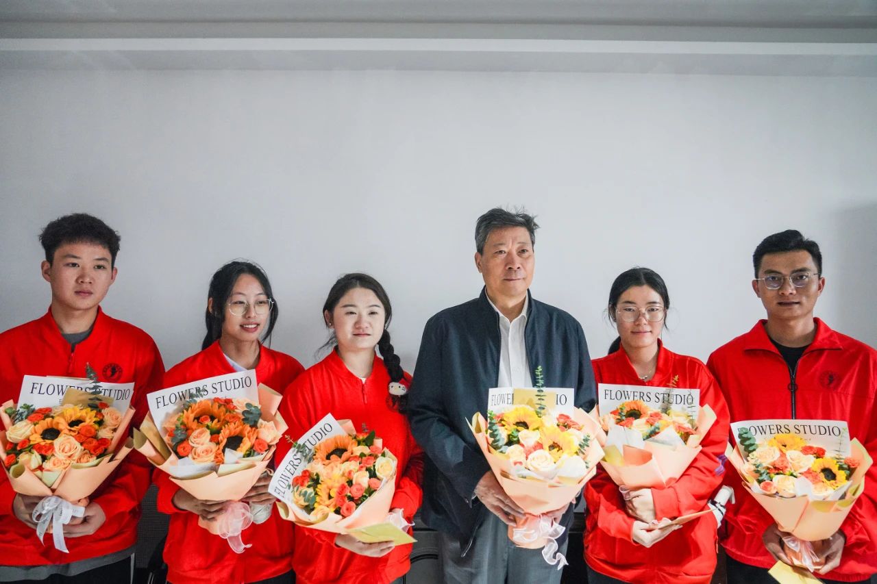 表彰!致敬经管老师! 第 44 张 表彰!致敬经管老师! 第 44 张