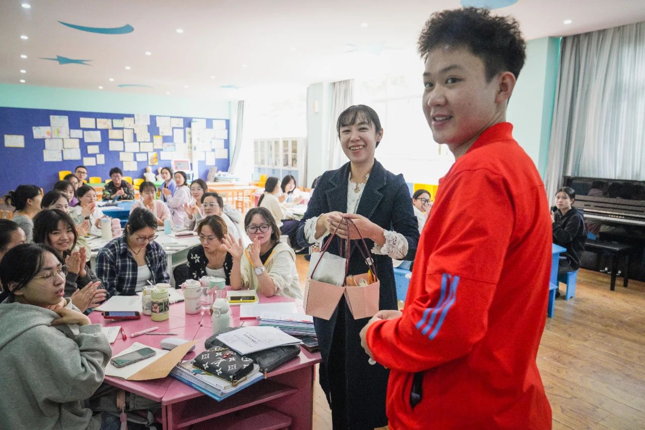 表彰!致敬经管老师! 第 49 张 表彰!致敬经管老师! 第 49 张