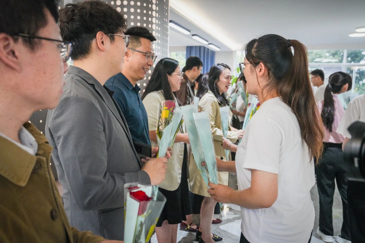 表彰!致敬经管老师! 第 50 张 表彰!致敬经管老师! 第 50 张