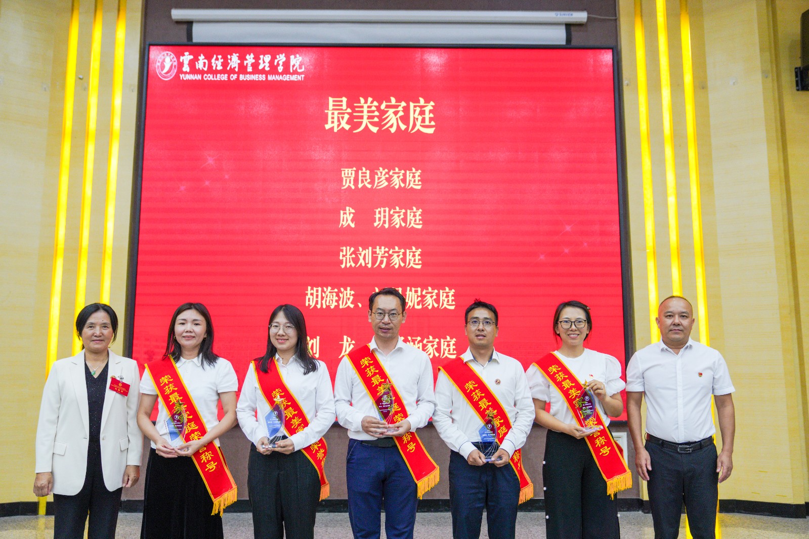 云南经济管理学院召开第四届教职工代表暨工会会员代表大会第二次会议 第 9 张 云南经济管理学院召开第四届教职工代表暨工会会员代表大会第二次会议 第 9 张