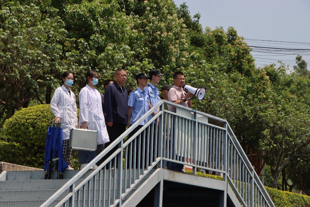 一站式学生社区|以“演”筑防 以“练”为战:财会金融学院举行防震防火应急逃生疏散演练 第 20 张 一站式学生社区|以“演”筑防 以“练”为战:财会金融学院举行防震防火应急逃生疏散演练 第 20 张