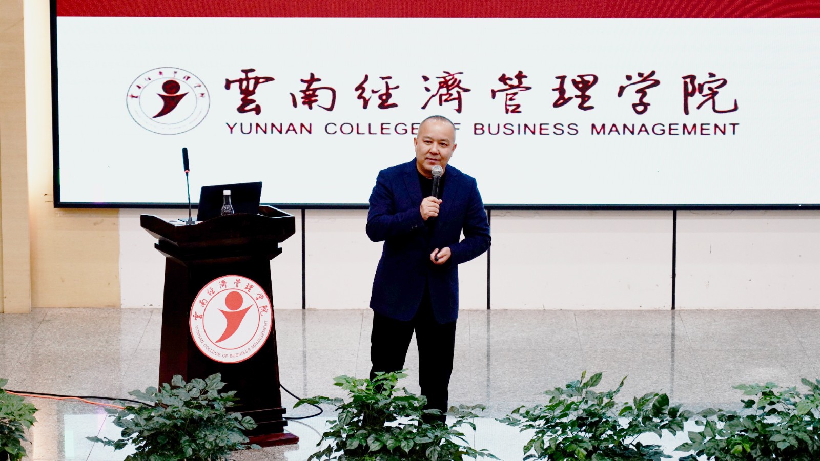 齐心协力踏征程,笃行实干谱新篇!云经管召开2025年春季学期期初学生工作大会 第 2 张 齐心协力踏征程,笃行实干谱新篇!云经管召开2025年春季学期期初学生工作大会 第 2 张