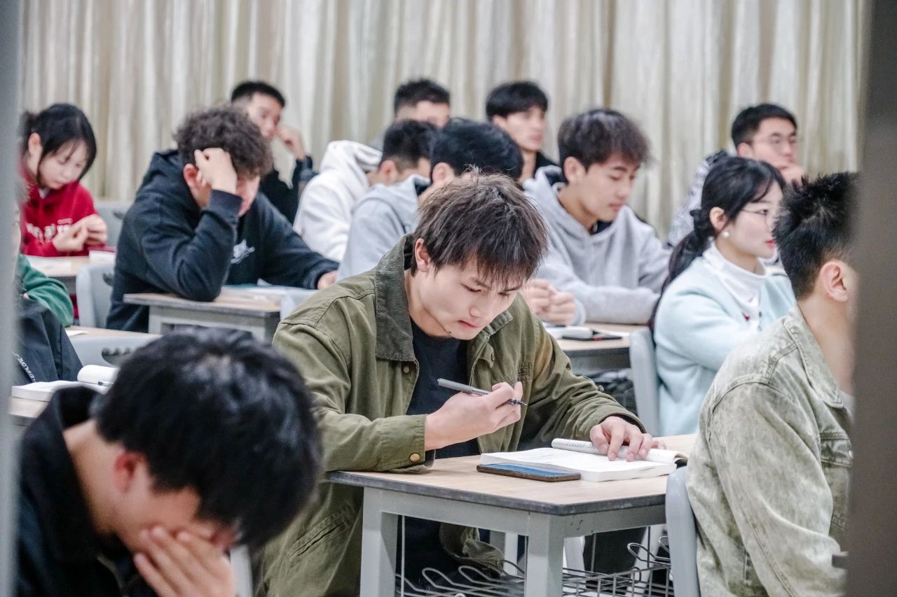 云南经济管理学院春季学期开学! 第 4 张 云南经济管理学院春季学期开学! 第 4 张