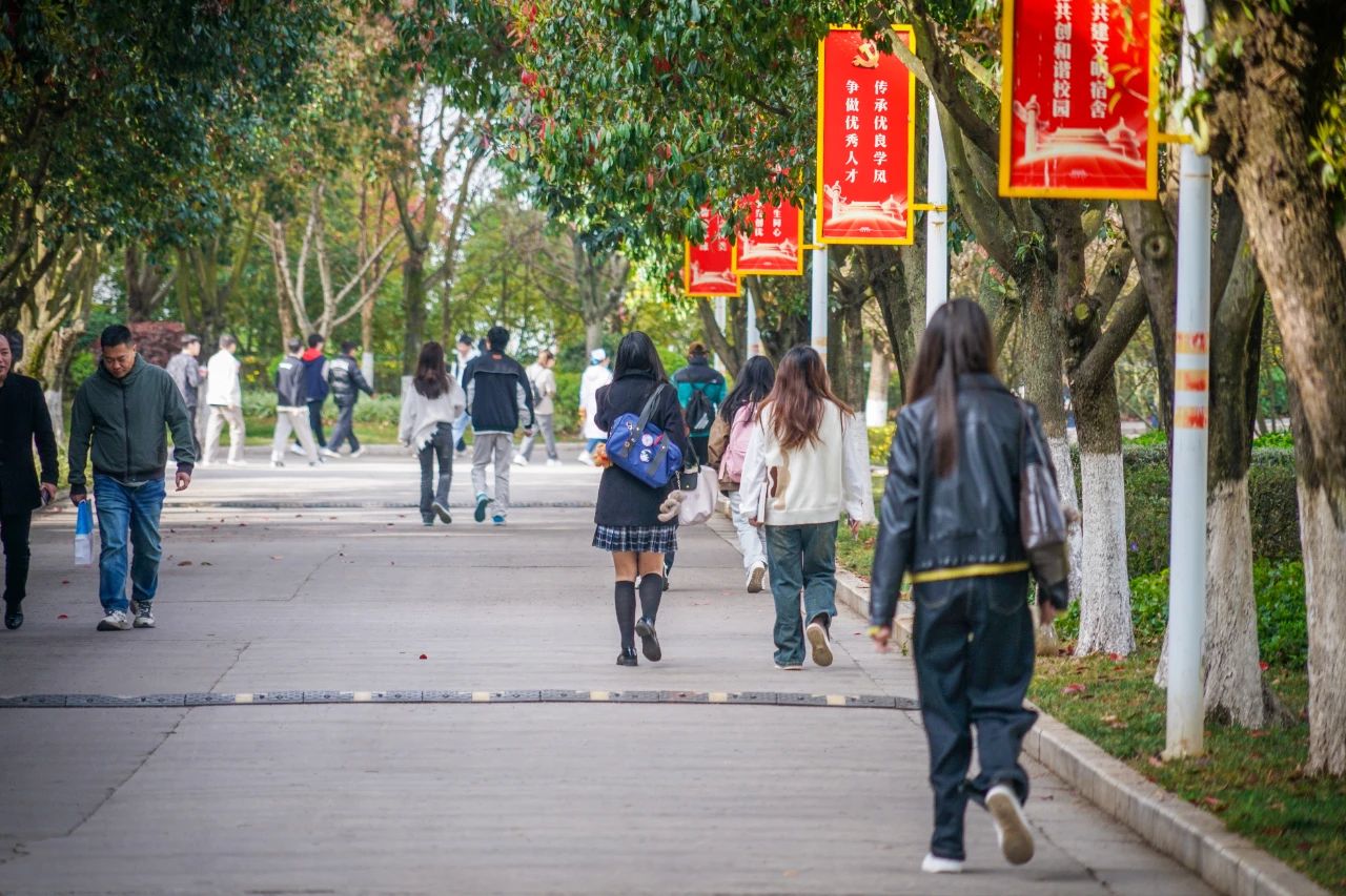 云南经济管理学院春季学期开学! 第 11 张 云南经济管理学院春季学期开学! 第 11 张