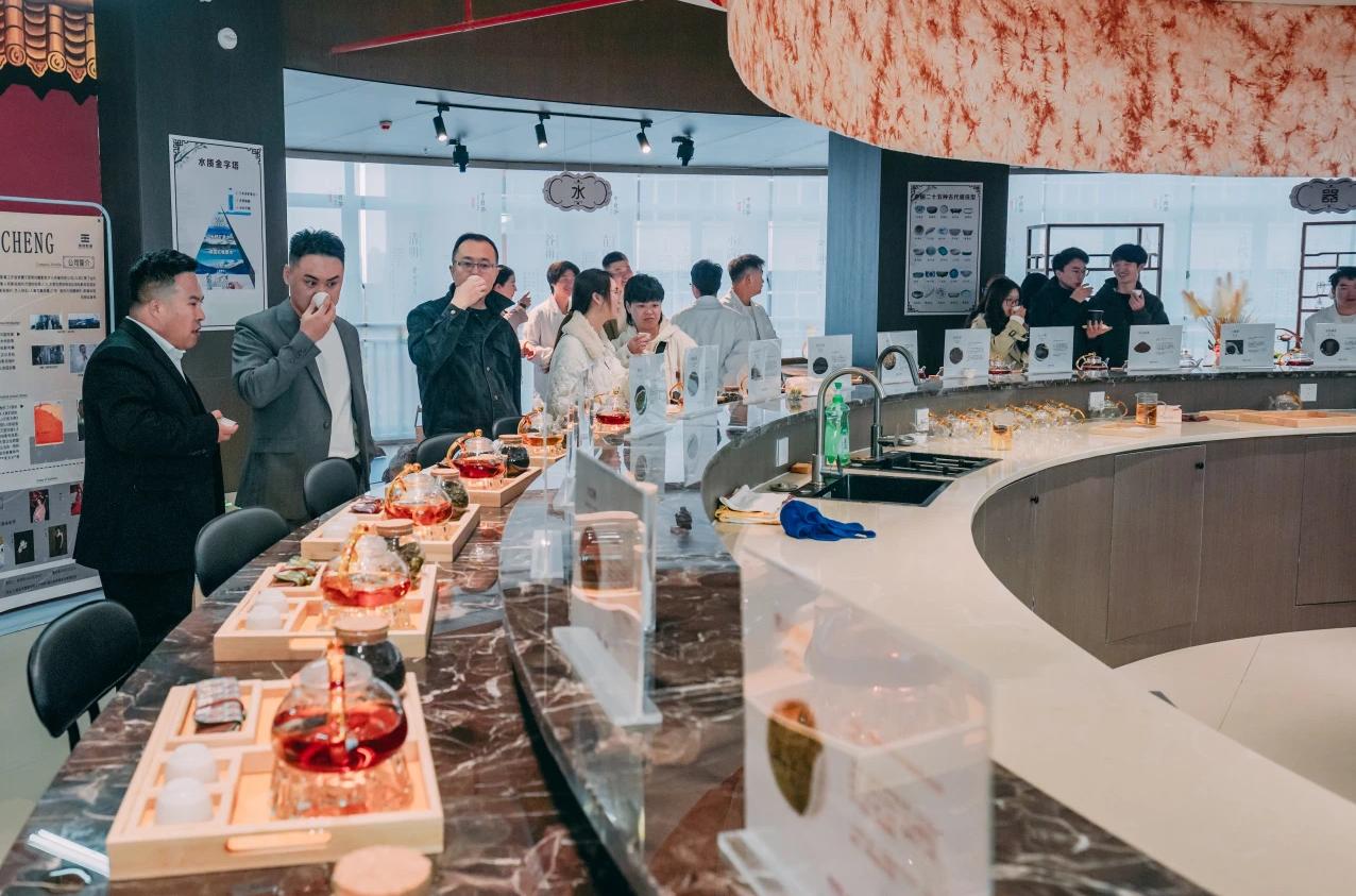 正式亮相!云经管翰文院·艺术文化产业学院揭牌成立 第 24 张 正式亮相!云经管翰文院·艺术文化产业学院揭牌成立 第 24 张