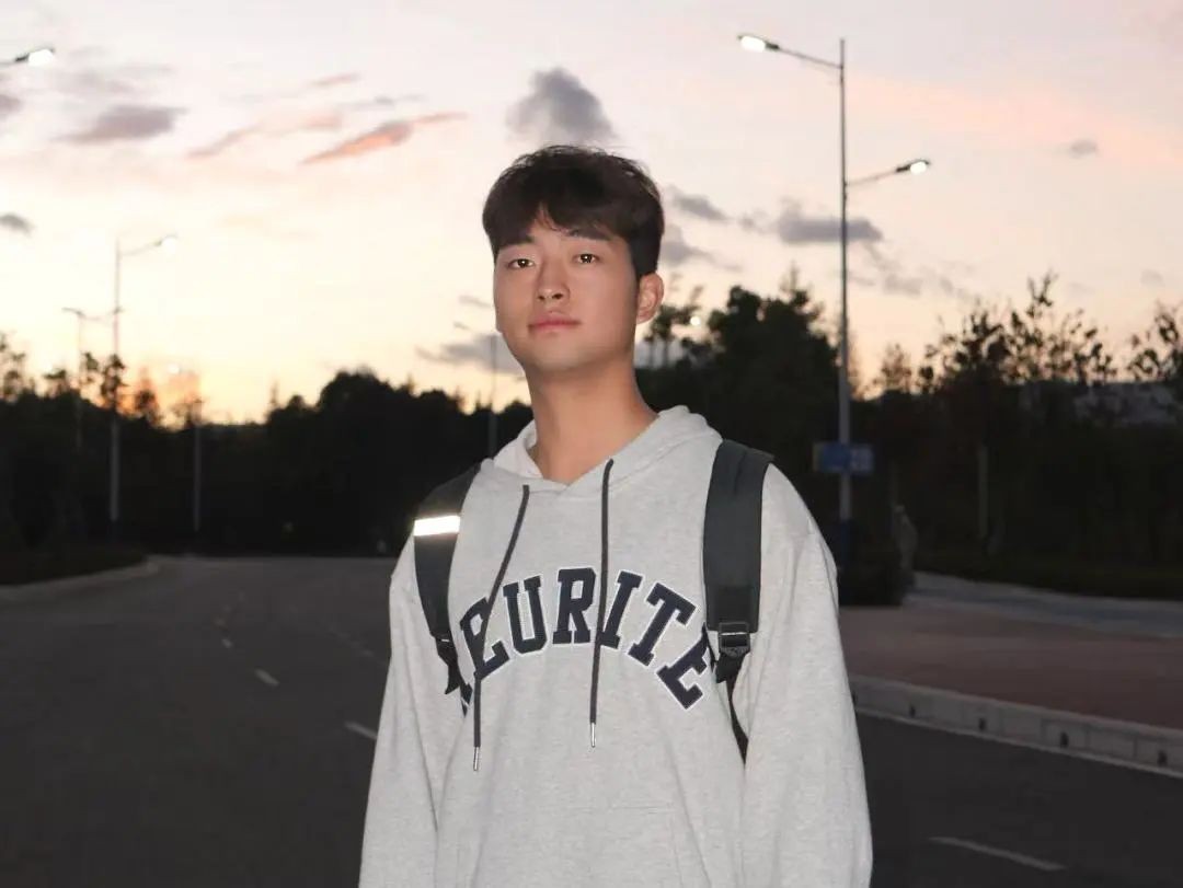 专业榜首+国奖学霸,还是退伍兵?他的下个“战场”在新疆! 第 7 张 专业榜首+国奖学霸,还是退伍兵?他的下个“战场”在新疆! 第 7 张