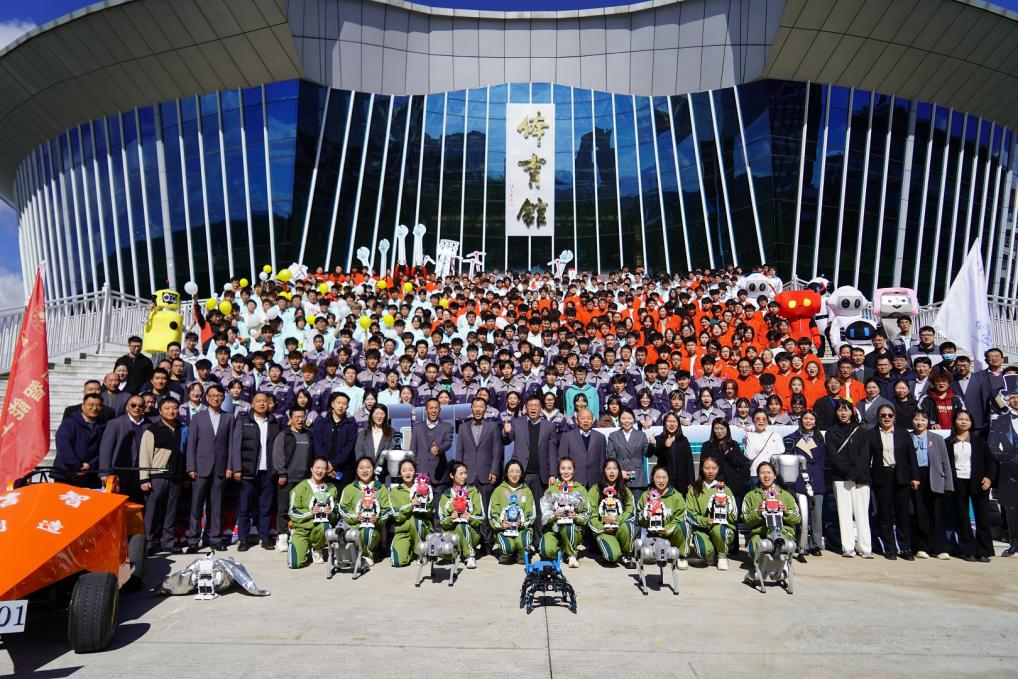 智启四革・艺绘未来——信智学子以科技与艺术盛宴献礼青春 第 2 张