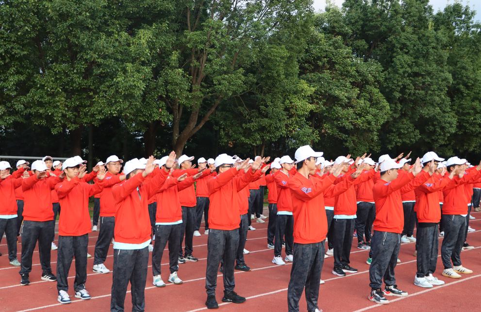 训练场上练硬功,才艺时光添温情 第 2 张 训练场上练硬功,才艺时光添温情 第 2 张