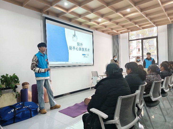掌握急救技能，筑牢安全防线 ——“救在身边”急救知识入社区活动在宁泊社区顺利开展 第 2 张