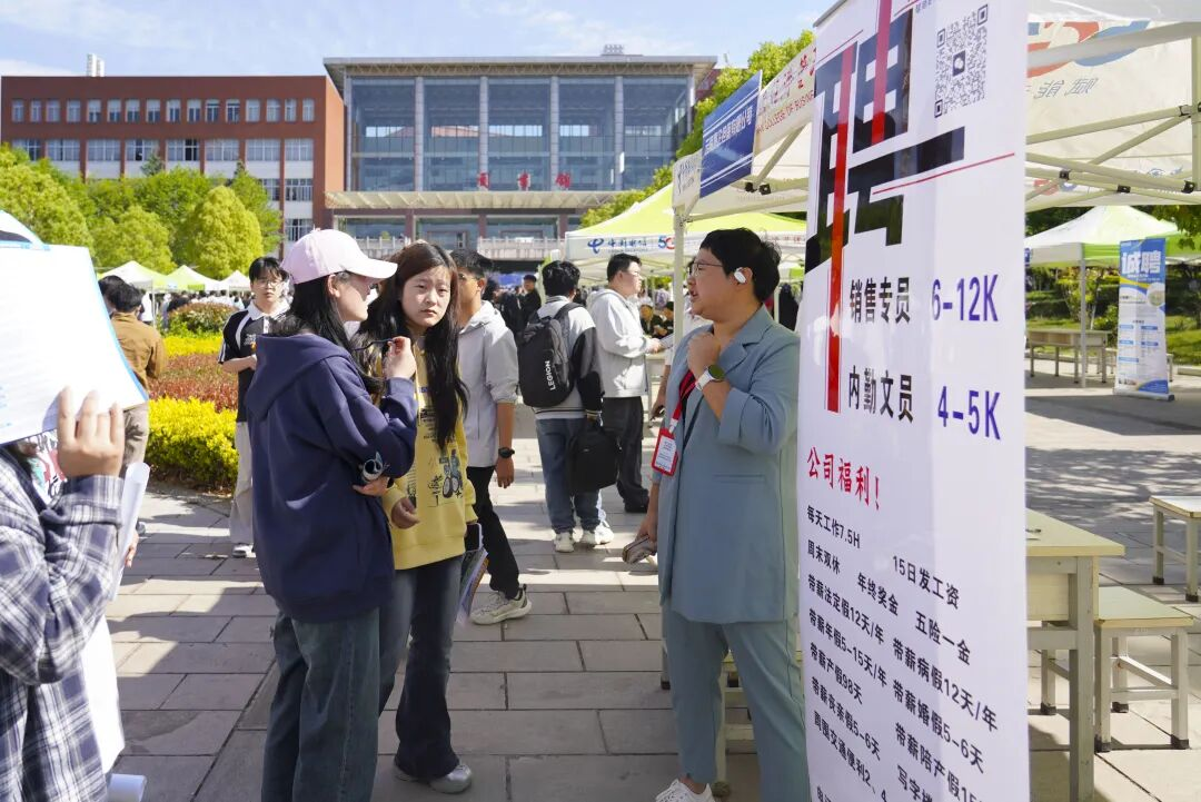 云经管举行“相敬如‘滨’ 海纳英才”2026届毕业生专场招聘会 第 3 张