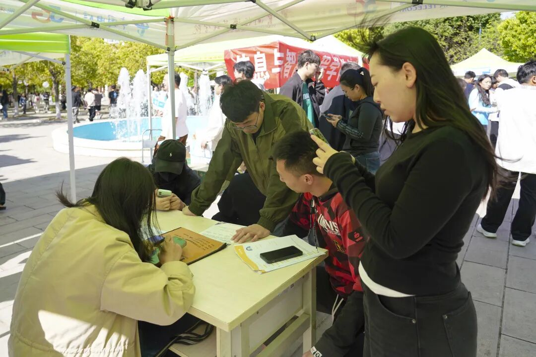 云经管举行“相敬如‘滨’ 海纳英才”2026届毕业生专场招聘会 第 4 张